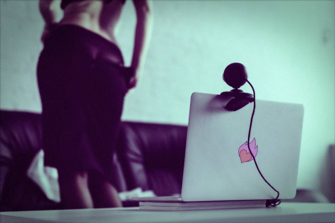 The Complete Guide to Becoming A Webcam Model in 2023